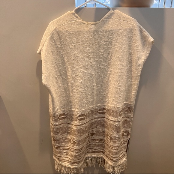 Old Navy boho sleeveless cardigan with fringe detail - Picture 3 of 5